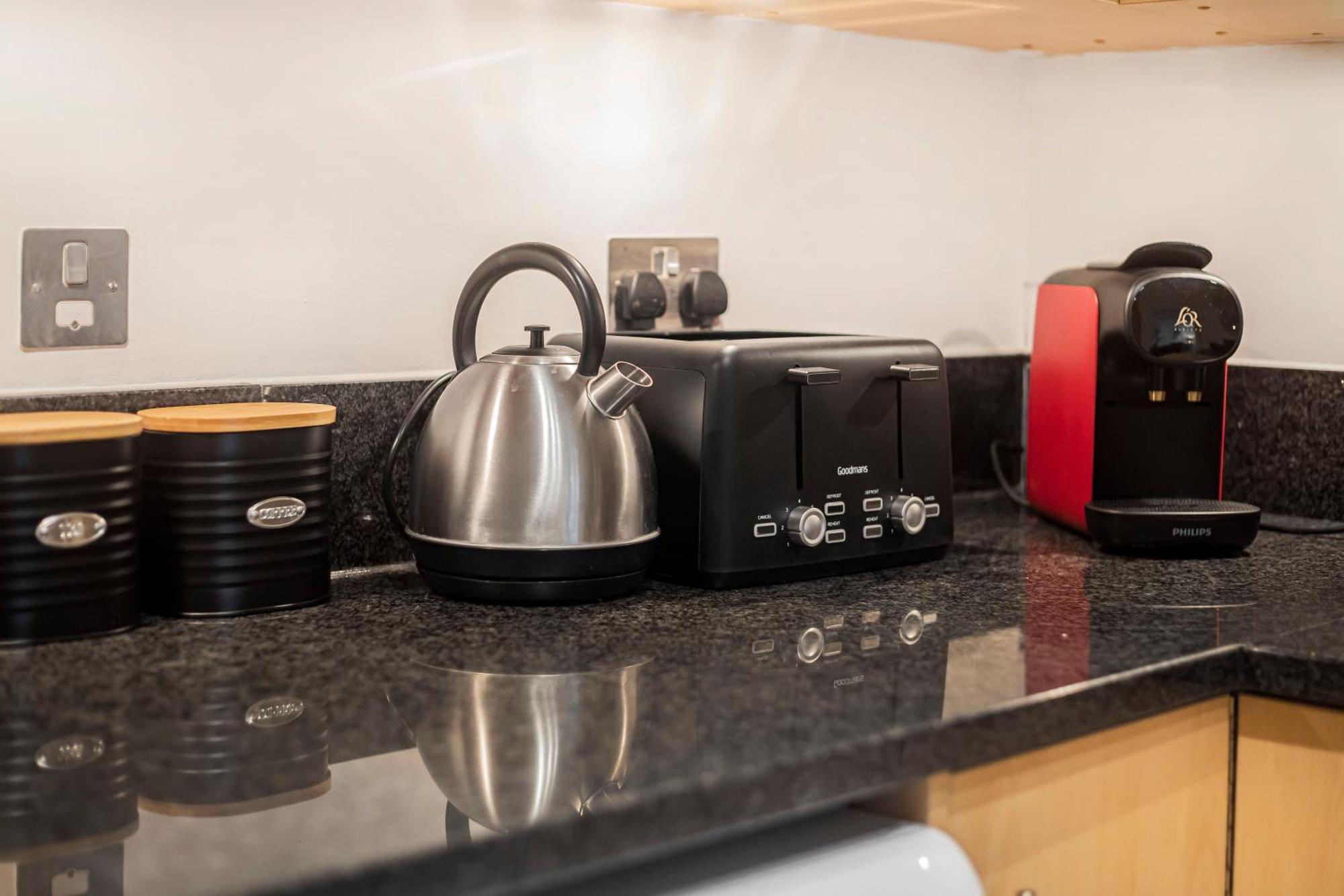 Athera - Hoxton Square 2 Bed, 2 Bath Entire Private Apartment Лондон Екстериор снимка